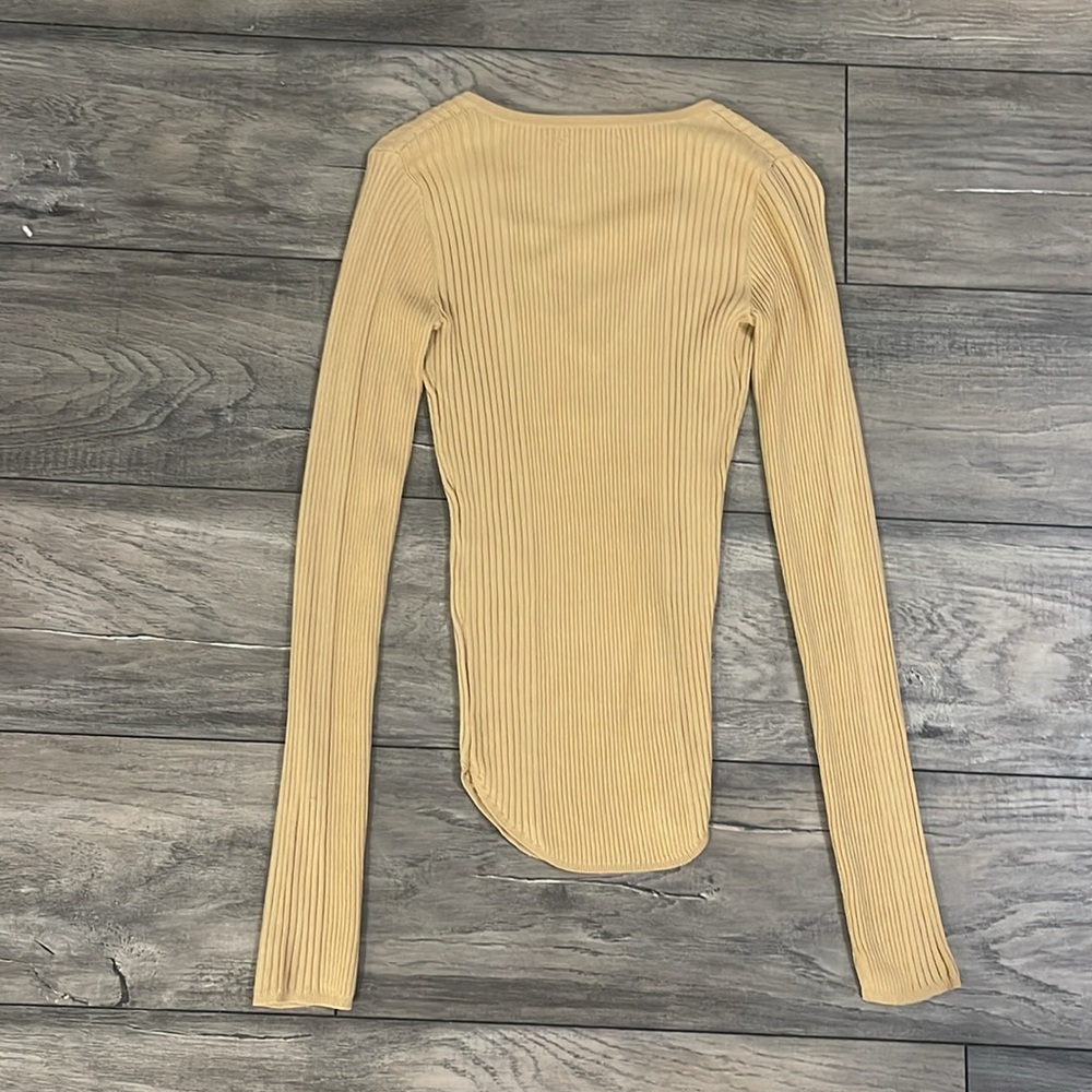 Rag & bone women top
Brand new
Never worn 
Without tags
Size XS - Picture 5 of 6